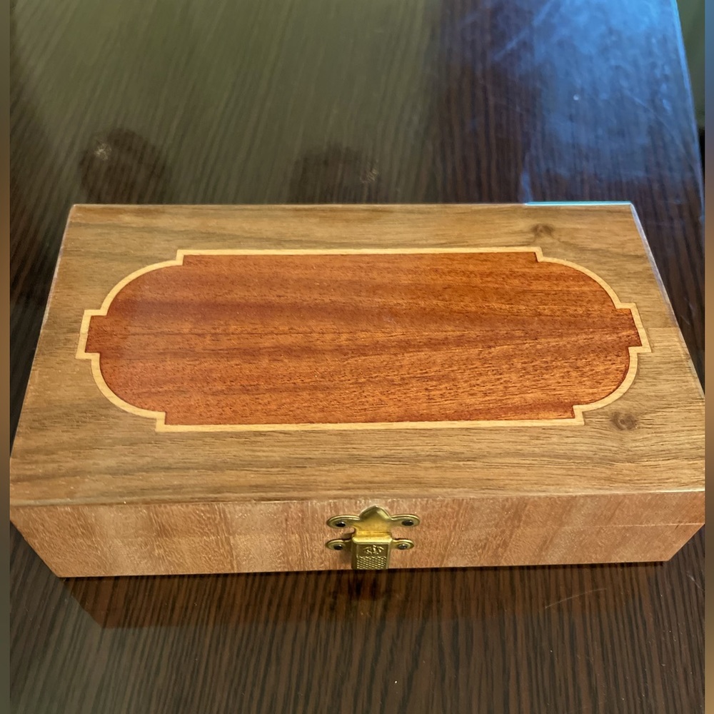 Wooden gift/jewelry box with varnishing on top and snap closure, velvet inside
